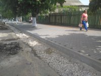 Продолжаются работы по укладке тротуарной плитки на ул.Третьякова(фоторепортаж)